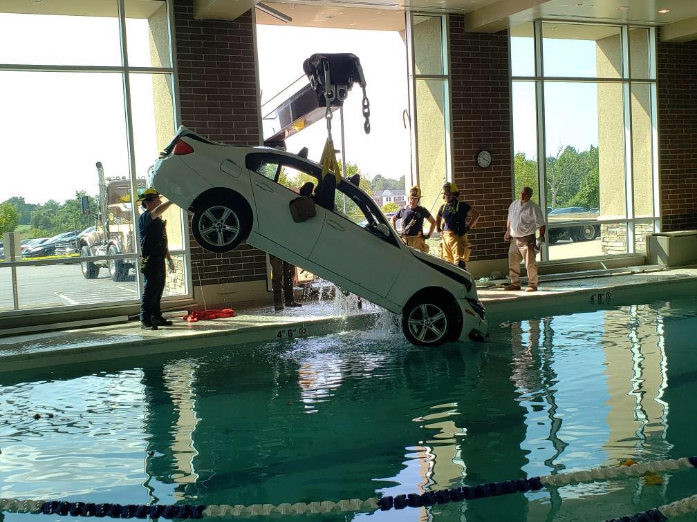 2 injured after car crashes through Centerville LA Fitness, lands in pool